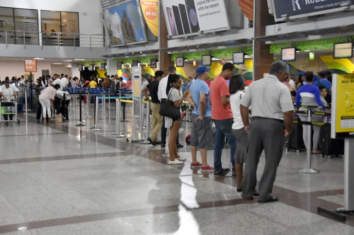 Aerolíneas dominicanas movilizan 122 mil pasajeros en junio 2025
