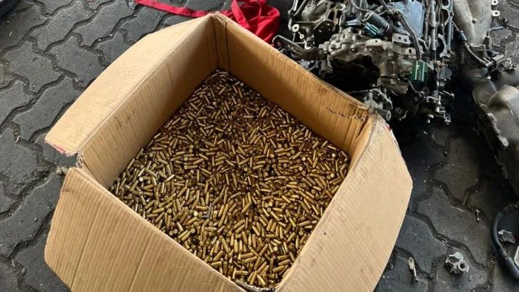 Hallan en motor de vehículo 8 mil municiones calibre 9 mm procedentes de EEUU