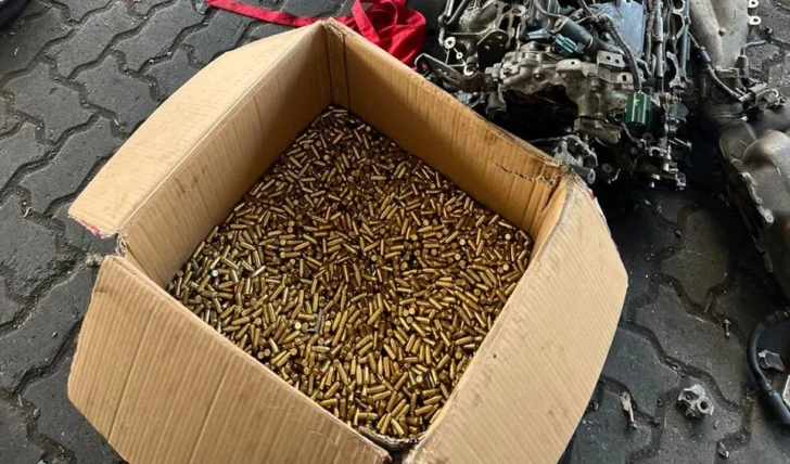 Hallan en motor de vehículo 8 mil municiones calibre 9 mm procedentes de EEUU