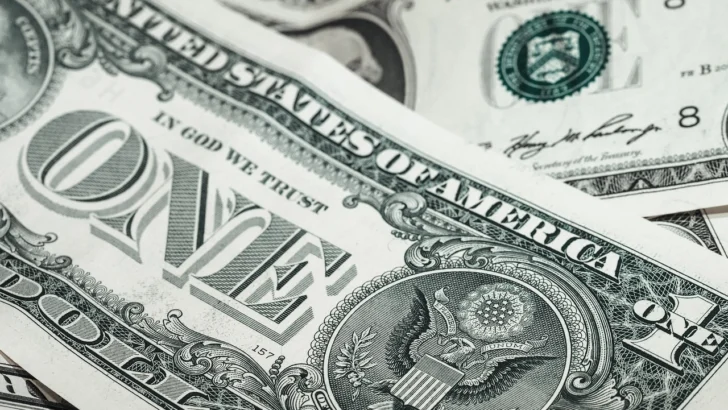 El dólar se cambia este lunes para la venta a 61.08 pesos