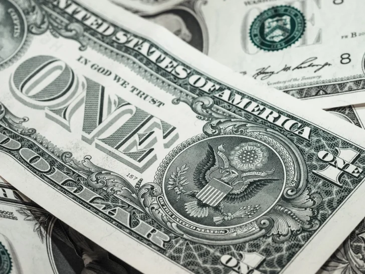 El dólar se cambia este lunes para la venta a 61.08 pesos