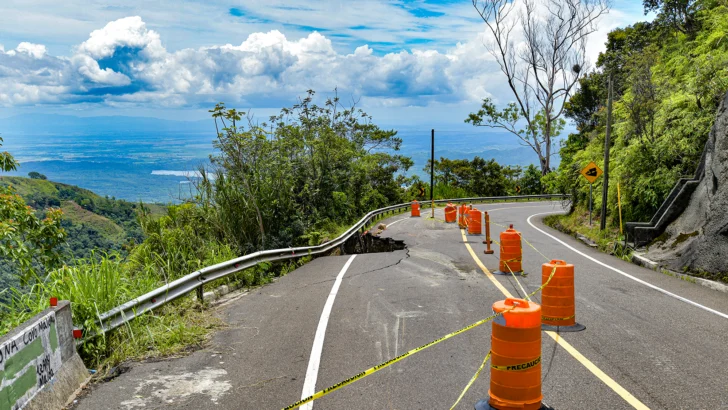Inicia hoy cierre temporal del tránsito en la carretera Casabito-Constanza