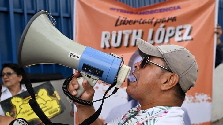 'Opinar puede costar la cárcel': Cristosal, la mayor ONG de derechos humanos de El Salvador, abandona el país