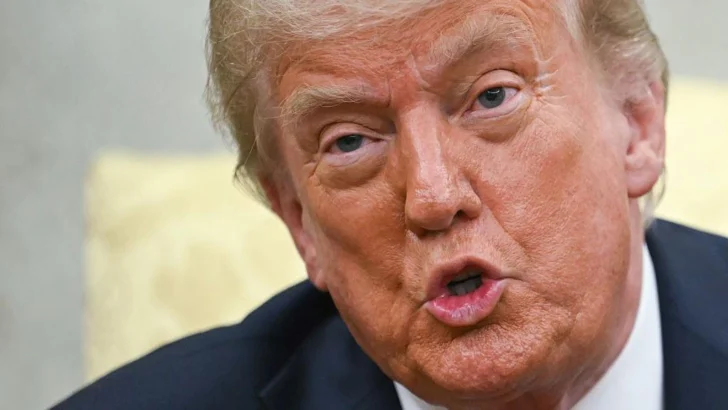 Trump amenaza a Rusia con aranceles del 100% si no llega a un acuerdo de paz con Ucrania en los próximos 50 días y anuncia el envío de más armas a Kyiv