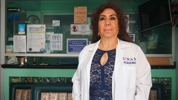 'Te damos el apapacho que tanto falta': la familia de médicos que atiende a migrantes en una clínica particular de Ciudad de México
