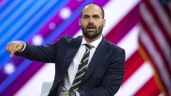 Quién es Eduardo Bolsonaro y qué papel tiene el hijo del expresidente en la disputa entre Brasil y EE.UU.