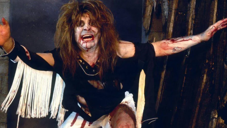¿De verdad Ozzy Osbourne le arrancó la cabeza a un murciélago de un mordisco en uno de sus conciertos?