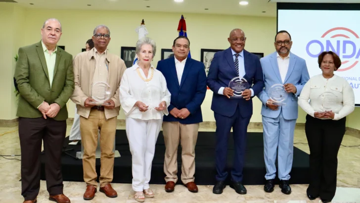 La ONDA reconoce a cinco escritores durante conversatorio sobre derecho de autor