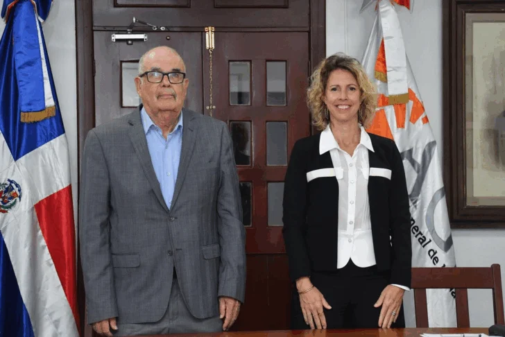  Embajadora de Francia en República Dominicana Sonia Barbry y el director del AGN, Dr. Roberto Cassá