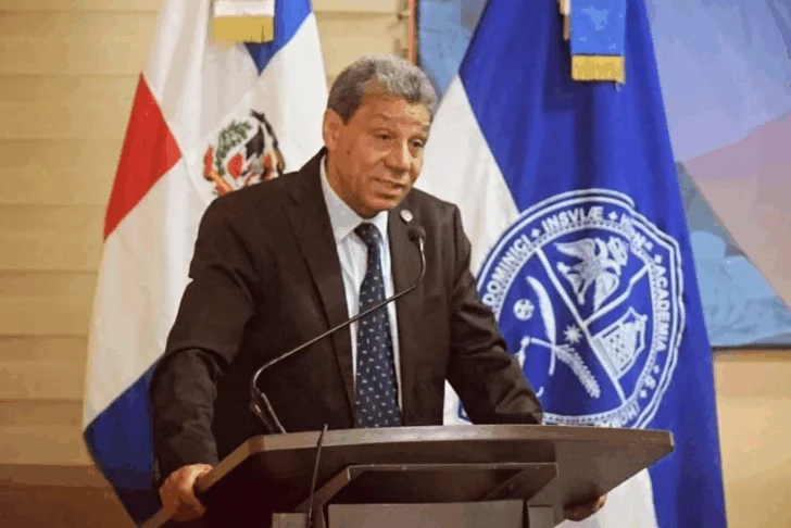  Juan Arias director general, Recintos Santiago. Pronunciado sus palabras de bienvenida.