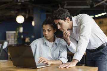Pymes lideradas por dominicanos entre los 18 y 24 años crecen un 138 % en 2025