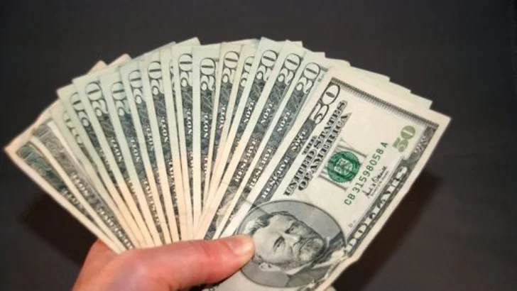 El dólar se cambia este miércoles para la venta a 60.38 pesos El dólar se cambia este miércoles para la venta a 60.38 pesos