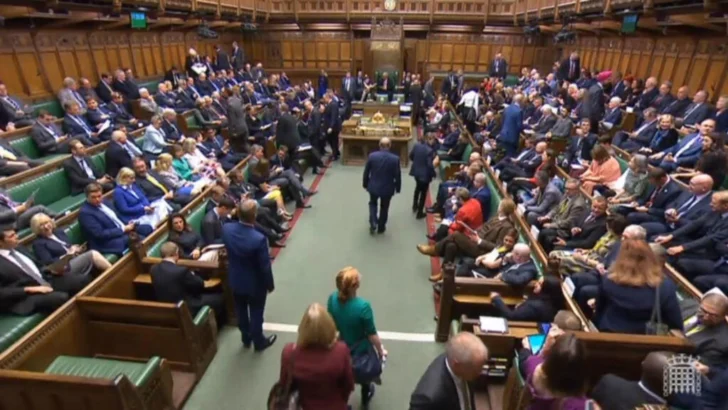Reino Unido: Starmer gana votación en el Parlamento sobre reforma de la asistencia social