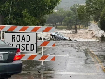 Decenas de desaparecidos y 13 muertos en inundaciones en Texas Decenas de desaparecidos y 13 muertos en inundaciones en Texas