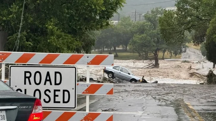 Decenas de desaparecidos y 13 muertos en inundaciones en Texas