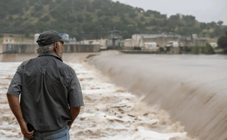 Aumenta de 13 a 24 número de muertos en inundaciones en Texas