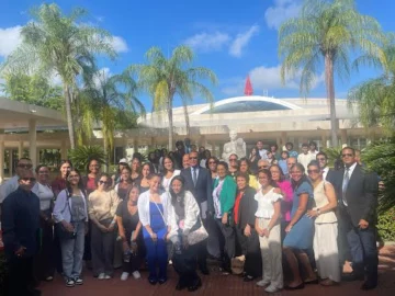 UASD recibe estudiantes hijos de dominicanos de la diáspora