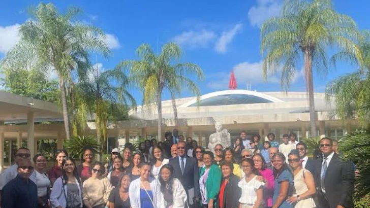 UASD recibe estudiantes hijos de dominicanos de la diáspora