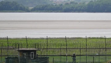 Desertor norcoreano cruza a nado a Corea del Sur agarrado a un trozo de poliestireno