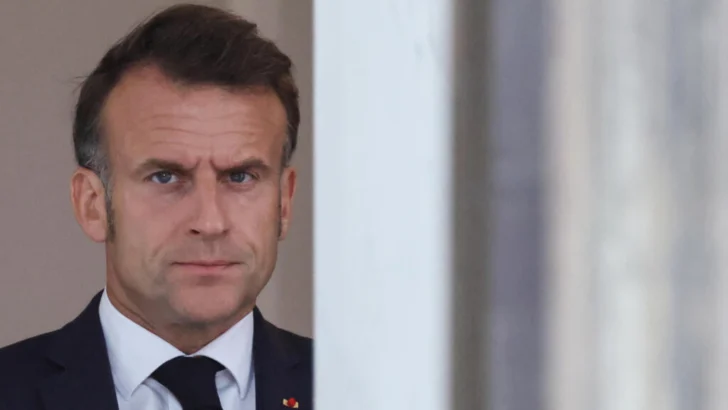 Tensión Francia – Argelia: Macron busca limitar visas diplomáticas ante diferencias migratorias