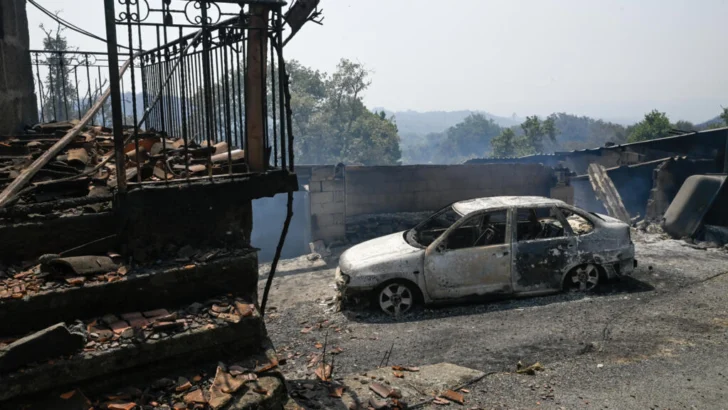 España y Portugal combaten más de 20 grandes incendios