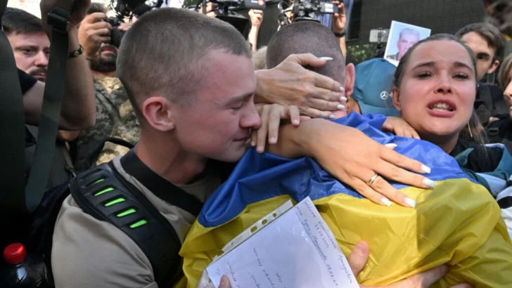 Rusia y Ucrania intercambian 84 prisioneros cada uno en vísperas de la cumbre Trump – Putin