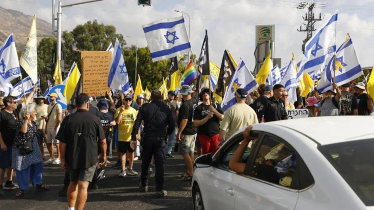 Israel: día de huelga general y bloqueo por el regreso de los rehenes