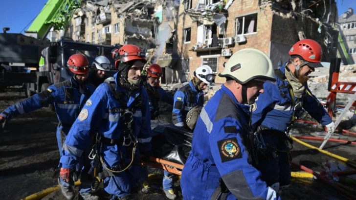 Kiev fue blanco de un masivo y letal ataque nocturno por parte de Rusia