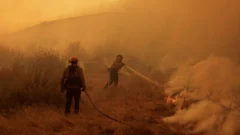 Un nuevo incendio en Los Ángeles deja miles de evacuados y hectáreas calcinadas