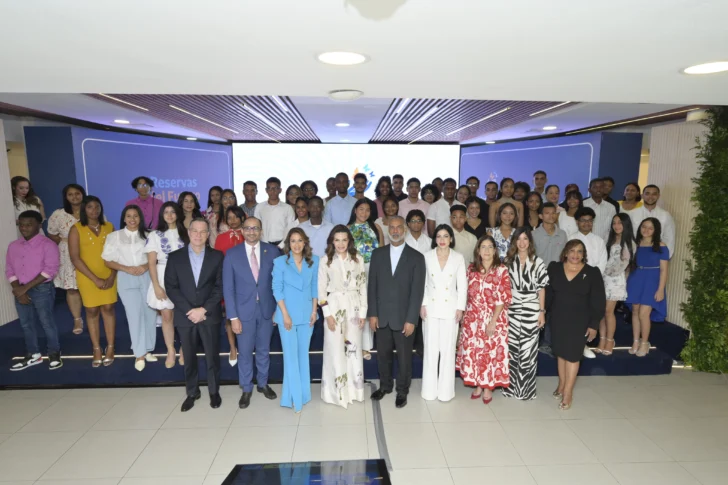Voluntariado Banreservas entrega 84 becas universitarias a bachilleres sobresalientes de escuelas públicas