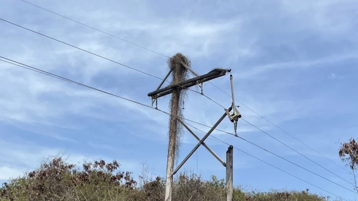 Edesur restablece servicio en comunidades de Barahona Edesur restablece servicio en comunidades de Barahona