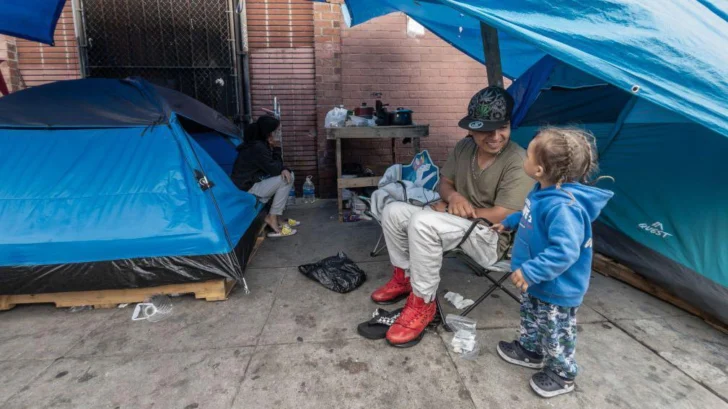 Por qué EE.UU., el país más rico del mundo, tiene casi 800.000 personas sin hogar (entre ellas 150.00 niños)