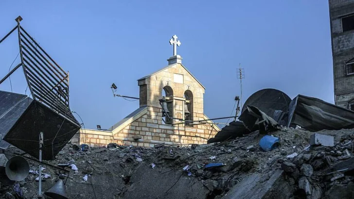 'Si morimos, que sea en la casa del Señor': los cristianos no quieren abandonar las iglesias de Gaza a pesar de los ataques y las órdenes de evacuación de Israel