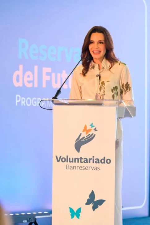 Voluntariado Banreservas entrega 84 becas universitarias a bachilleres sobresalientes de escuelas públicas