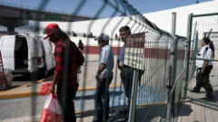 Una jueza de EE.UU. bloquea la ampliación de deportaciones rápidas de inmigrantes deTrump