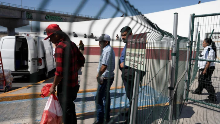 La Justicia de EE.UU. bloquea la ampliación de deportaciones rápidas de inmigrantes deTrump