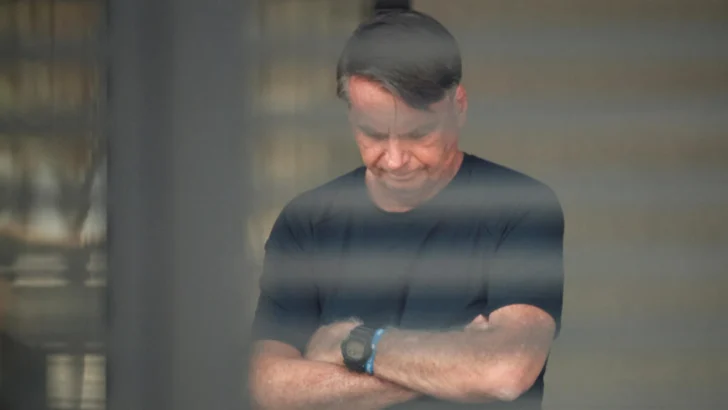 La Policía denuncia a Bolsonaro por coacción al Supremo y revela que intentó pedir asilo a Milei