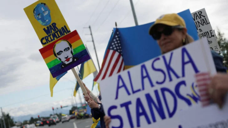Putin llega a la cumbre de Alaska en posición de fuerza para hablar con Trump de Ucrania