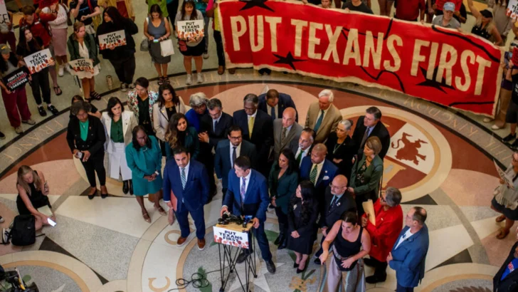 Cámara Baja de Texas da aval inicial a mapa electoral que daría más escaños en el Congreso a los republicanos