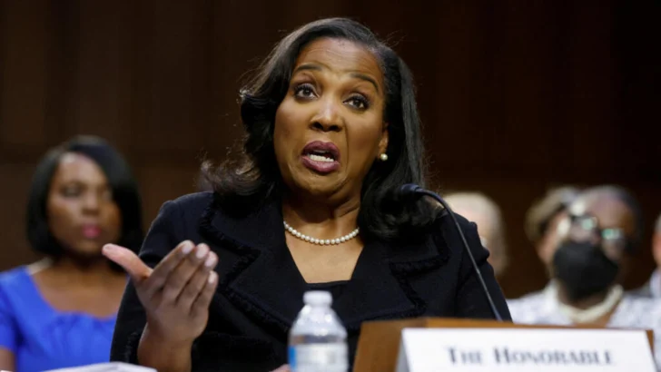 Lisa Cook desafía a Trump tras ser despedida de la Reserva Federal: No renunciaré