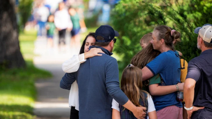 Al menos tres muertos, incluidos dos niños, y 17 heridos tras tiroteo en escuela católica de Minneapolis