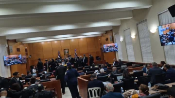 Ministerio Público acude a audiencia del caso Calamar con camión lleno de cajas de evidencias