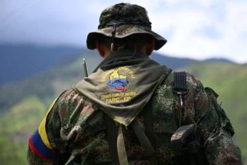Cuáles son los dos grupos de las disidencias de las FARC señalados como responsables de los atentados que dejaron 19 muertos en Colombia