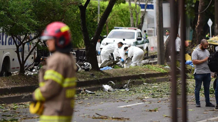 Qué se sabe del ataque contra una base militar y el derribo de un helicóptero de la policía que dejan al menos 18 muertos y decenas de heridos en Colombia