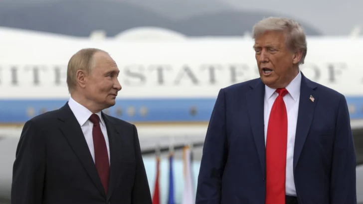 Encuentran documentos confidenciales en Alaska sobre la cumbre Putin-Trump