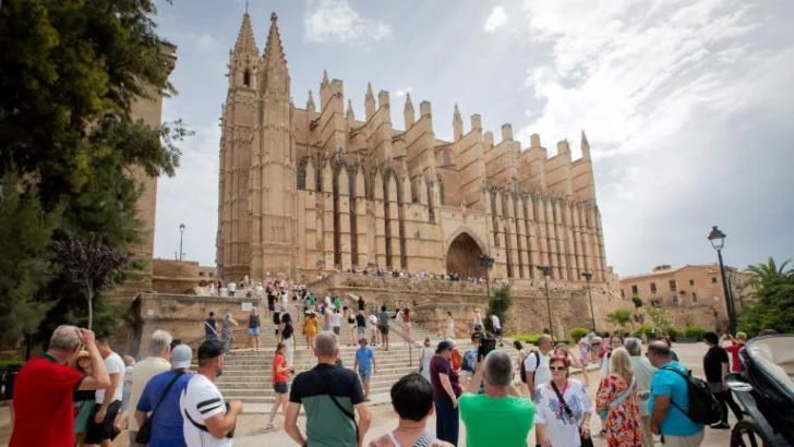 España recibe 44 millones de turistas, el 4,7 % más