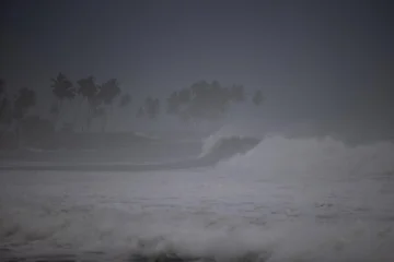  NAGUA (REPÚBLICA DOMINICANA), 17/08/2025.- Fotografía que muestra el oleaje del mar este domingo, en Nagua (República Dominicana). EFE/ Orlando Barría