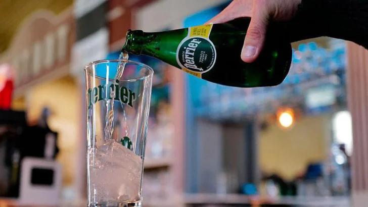 ¿Es Perrier tan pura como afirman? El escándalo por el agua embotellada que sacude a Francia