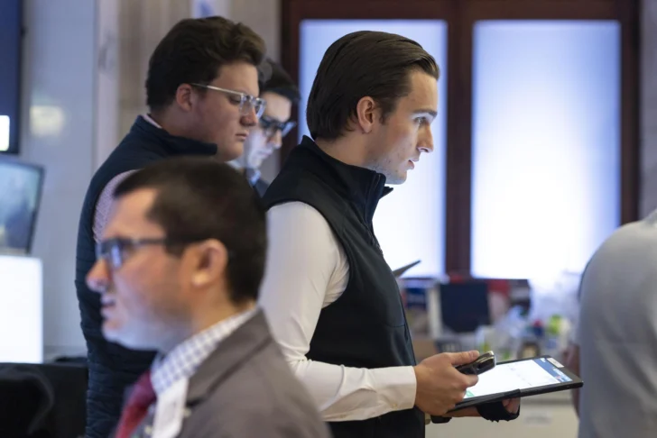 Wall Street cierra en rojo y el Dow Jones baja tras datos de inflación