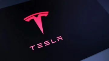 Condenan a Tesla a pagar más de US$200 millones por una falla del piloto automático que causó una muerte Condenan a Tesla a pagar más de US$200 millones por una falla del piloto automático que causó una muerte